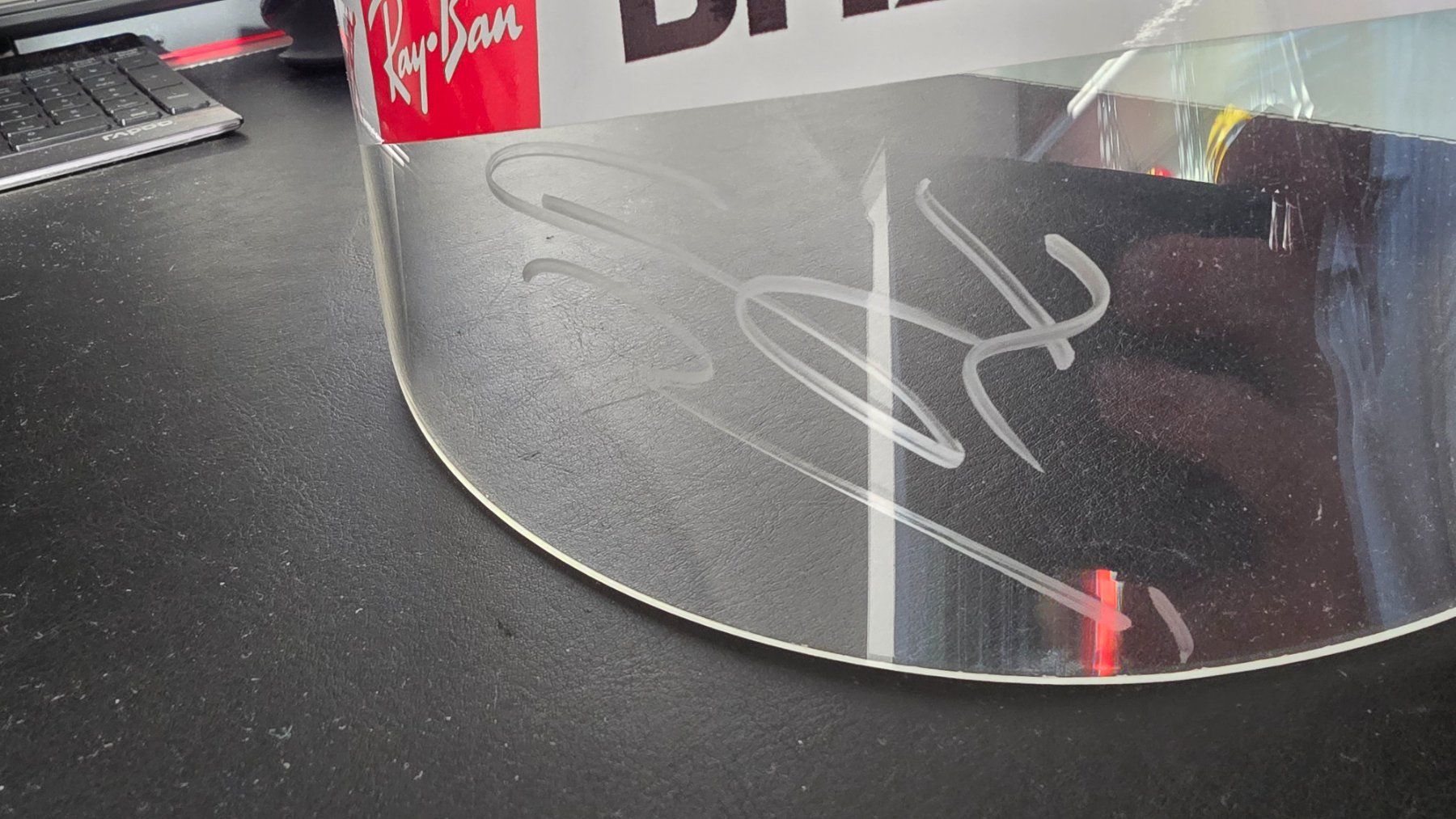 Autografi: Visière signée Jenson Button, F1, COA – Usato da St-Sulpice VD venduto da GT3RS 1