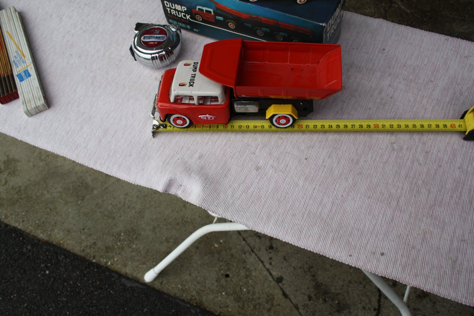 Spielzeuge: BLECH AUTO LKW KIPPER – Gebraucht aus Wauwil von Pneuedy 9