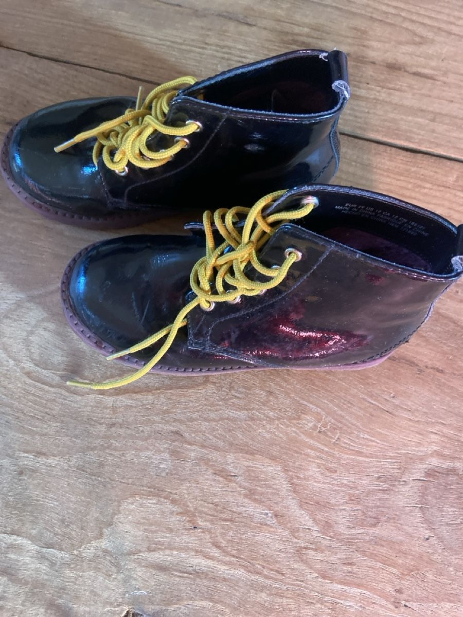 Scarpe per ragazzi: Lack-Boots Gr. 29, Herbst-Schnäppchen! – Usato da Murten venduto da februari 1