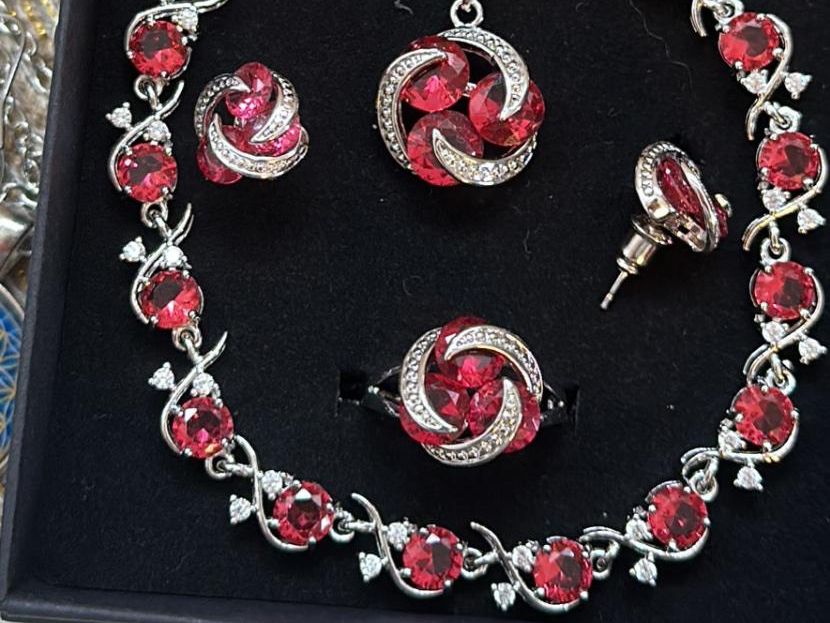 Altri gioielli: Parure complète bague taille 56 – Nuovo (secondo la descrizione) da La Chaux-de-Fonds venduto da Meliha2008