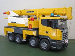 BRUDER Scania Super 560R Liebherr Kran, 1:16