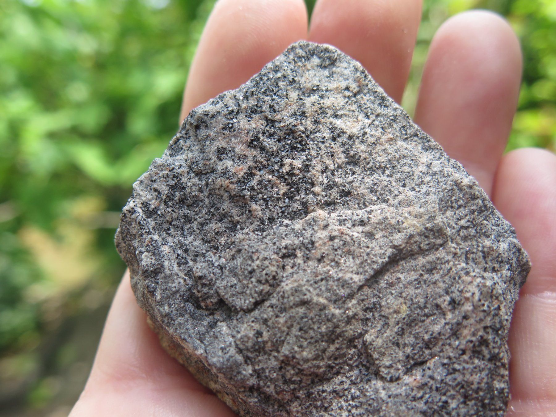 Mineralien & Heilsteine: Chabasit mit Biotit Stufe – Gebraucht aus Schaffhausen von Yamakana51L8736OQ8 1