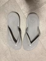 Tongs Crocs gris pointure 41- 42 M8 W10 d'occasion