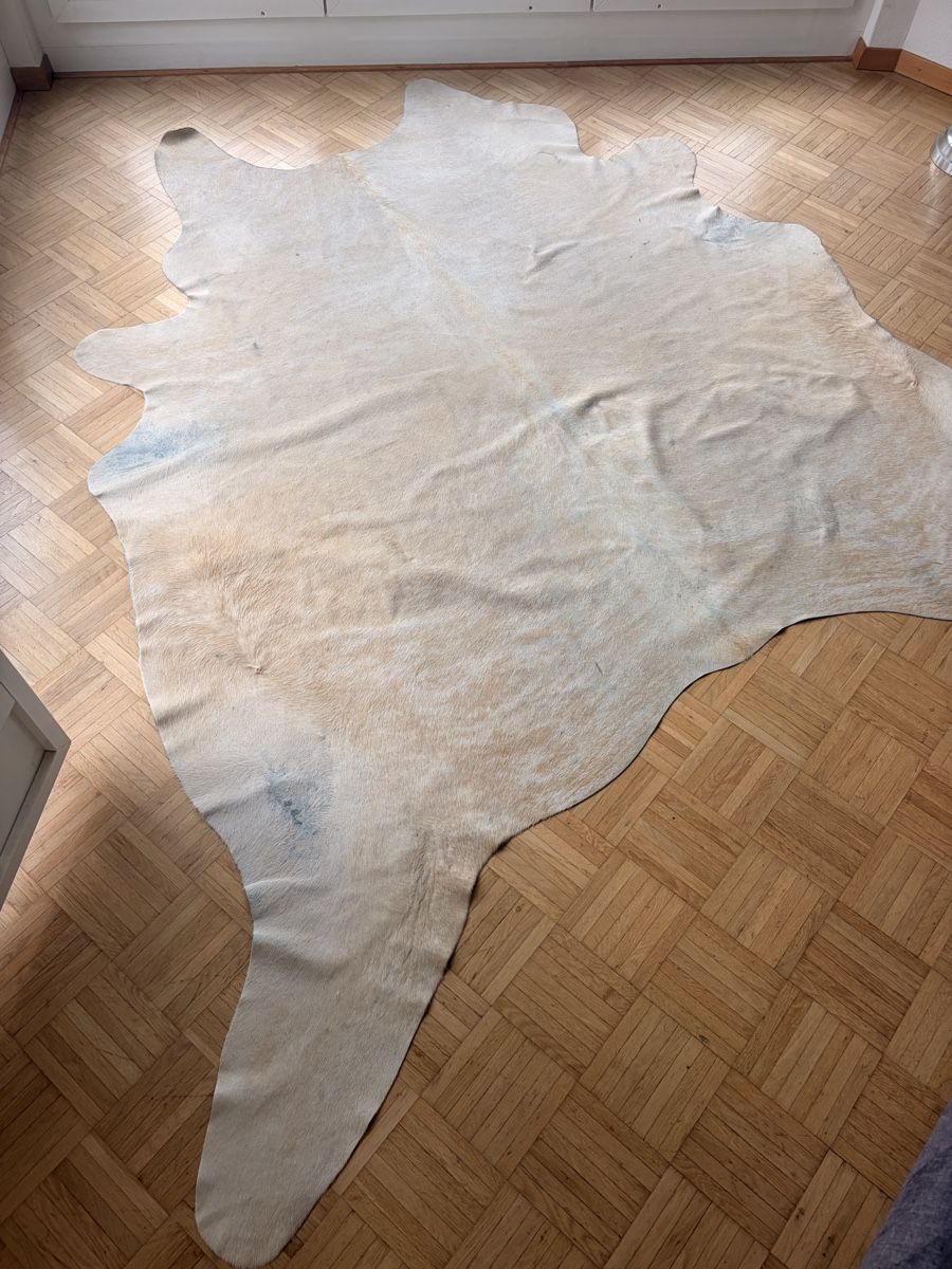 Tapis: Echtes Kuhfell beige weiss – D'occasion à Uster par sha_bg9f 3