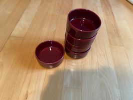 weinrote Keramikschälchen