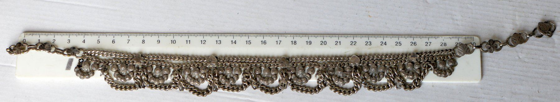 Catenine: Ancien collier en métal – Usato da Neuchâtel venduto da Neuchatel 2