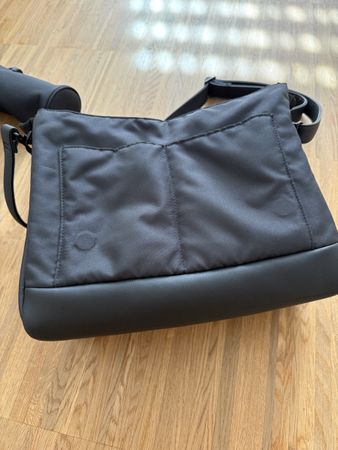 Schwarze Wickeltasche mit Zubehör - Top Zustand!