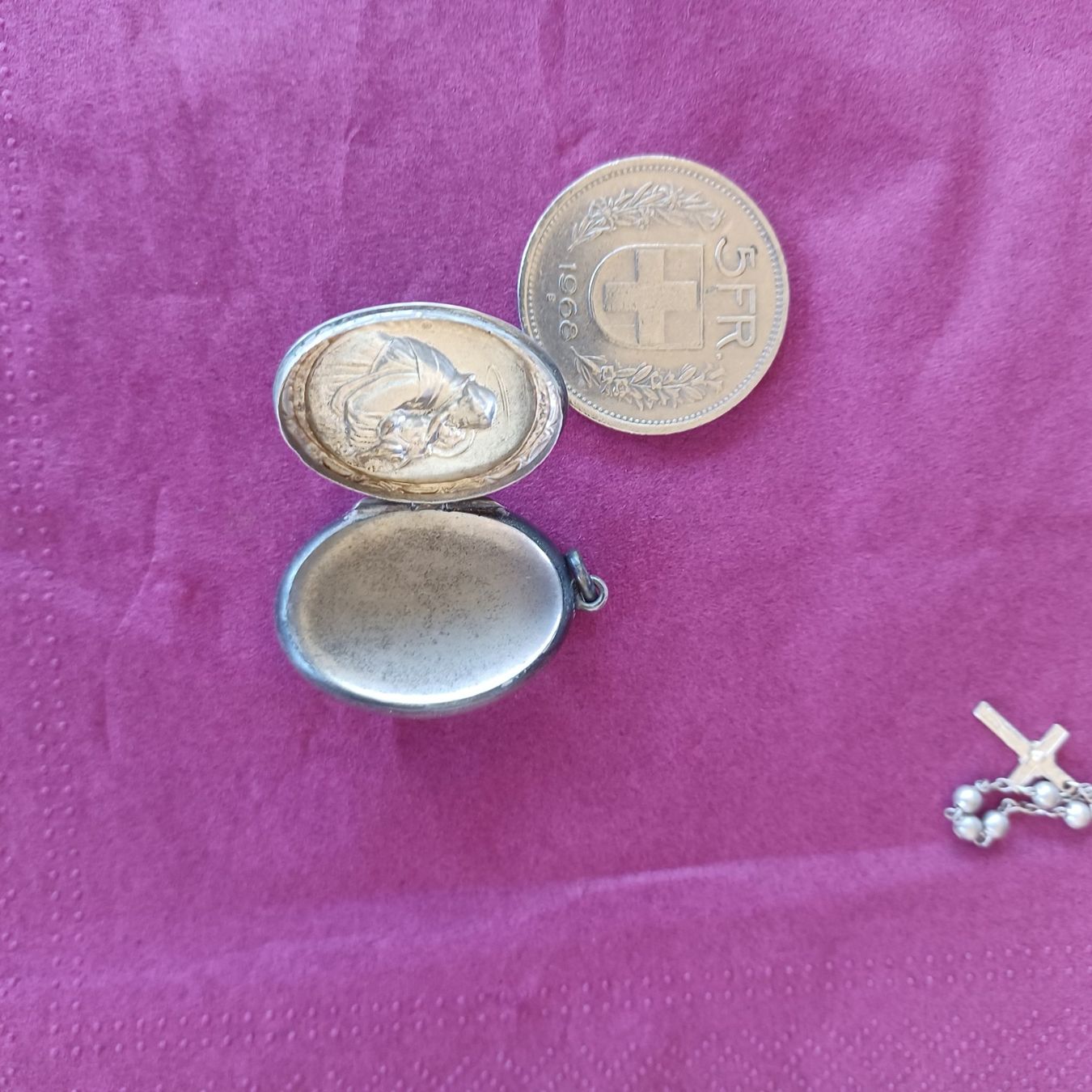 Altri gioielli: antikes winziges Döschen mit Rosenkranz – Usato da Abtwil SG venduto da luupsy 1