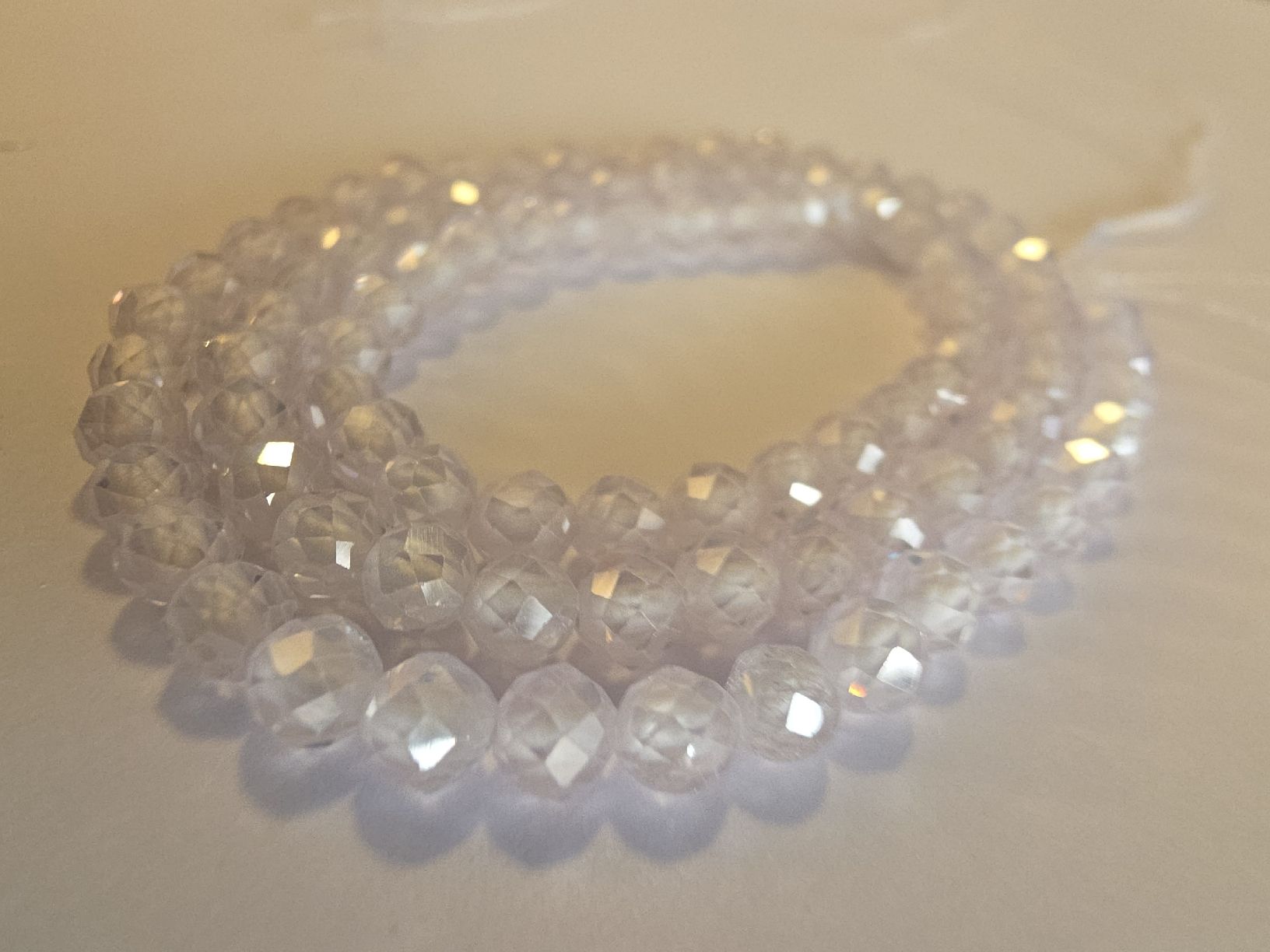 Mineralien & Heilsteine: Zirkon Weiss facettiert 4mm. Strang – Neu und originalverpackt aus Menziken von Mirager
