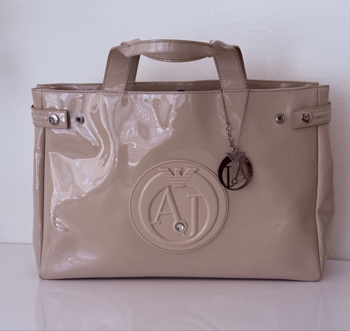 Armani Taschen für Damen: Armani Jeans Lacktasche Beige  – Gebraucht aus Galgenen von camoli65