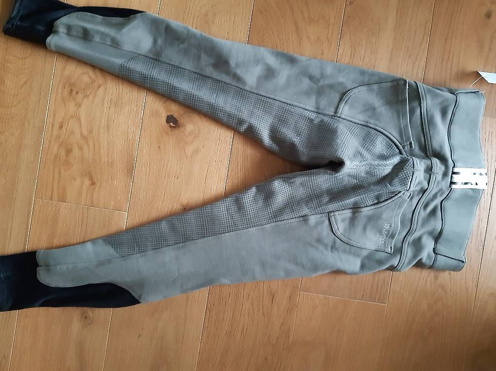 Pantaloni: Horze Vollbesatz Reithose – Usato da Nebikon venduto da Haidihooo