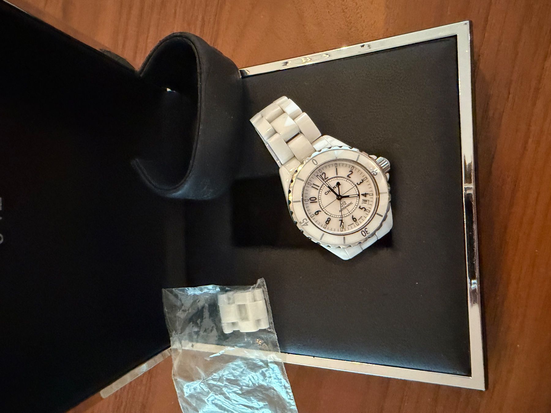 Chanel Montres: Chanel J12 watch white ceramic – D'occasion à Zürich par Filo_B 4