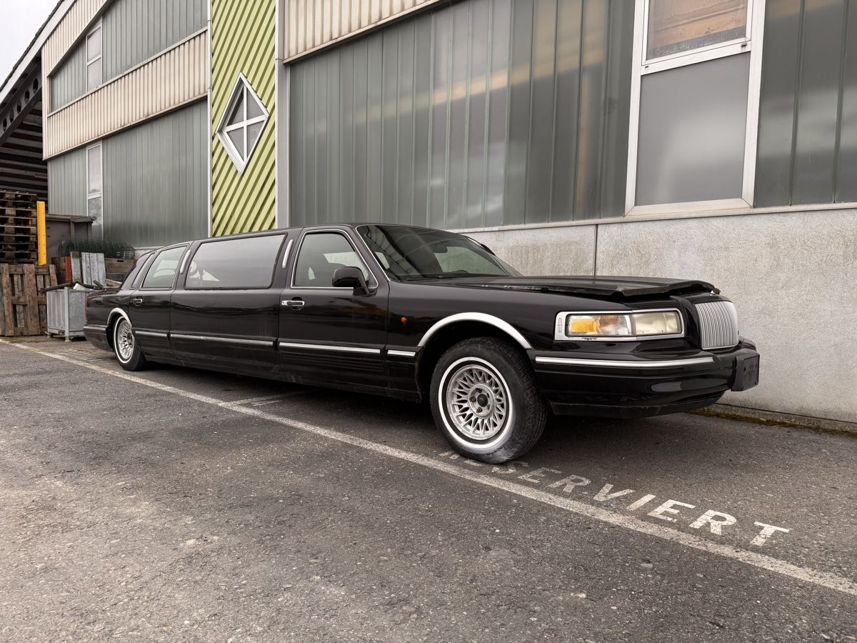 Ford (Usa) Autos: 1996 Lincoln Towncar Stretchlimo / Projekt oder Teilespender – Gebraucht aus Rheineck von EastSwissHouseMusic 1