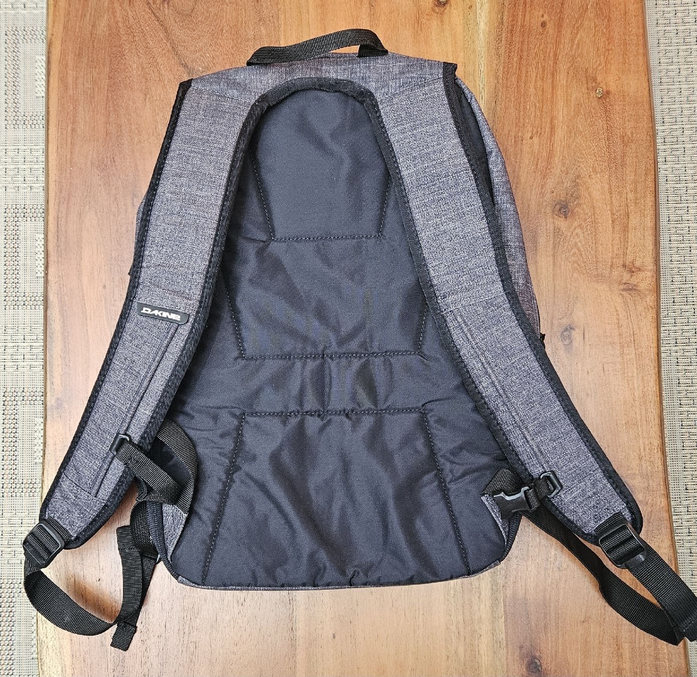 Dakine Zaini: Dakine Rucksack grau 25l – Nuovo (secondo la descrizione) da Schaffhausen venduto da apa_7xt7 1