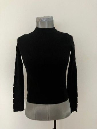 Pull noir côtelé avec détails ✨ Élégant pour l'hiver! T S