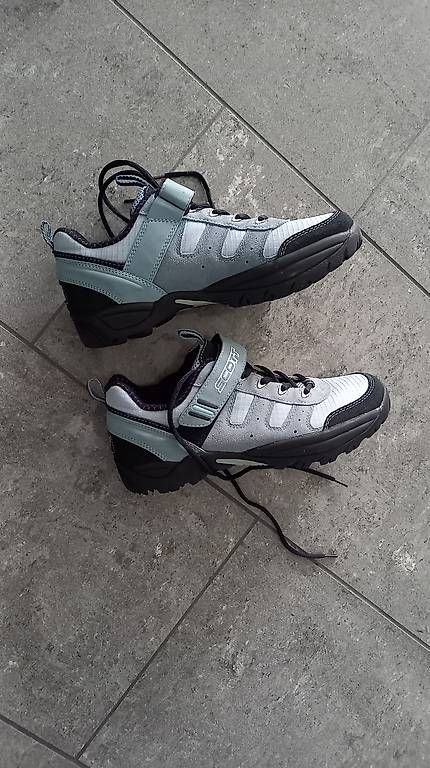 Chaussures femmes: Damen Velo Schuhe Größe 39/40 – D'occasion à Hägglingen par sab_9mpp 3
