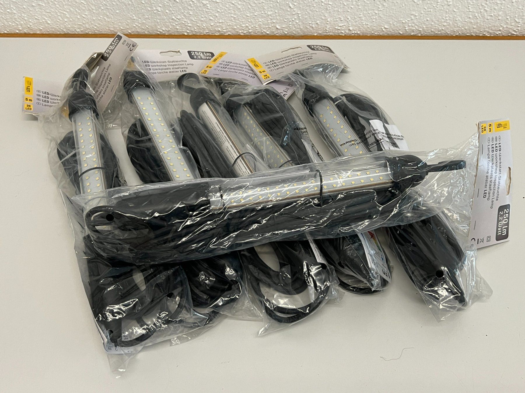 ABVERKAUF - LED-Werkstatt-Stablampe