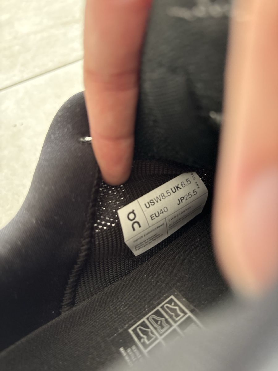 On Scarpe da uomo: Scarpe da corsa On Cloud Eclipse, taglia 40, ottime! – Nuovo (secondo la descrizione) da Tenero venduto da ros_z77m 2