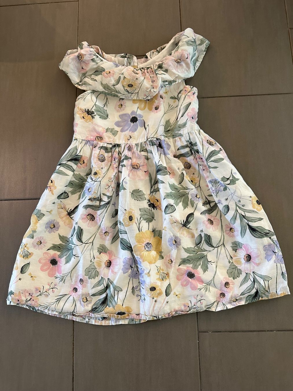 Lotti & Set di vestiti: 8-teiliges Kleiderset Sommer Mädchen Gr. 140 – Usato da Uetikon am See venduto da sambasan