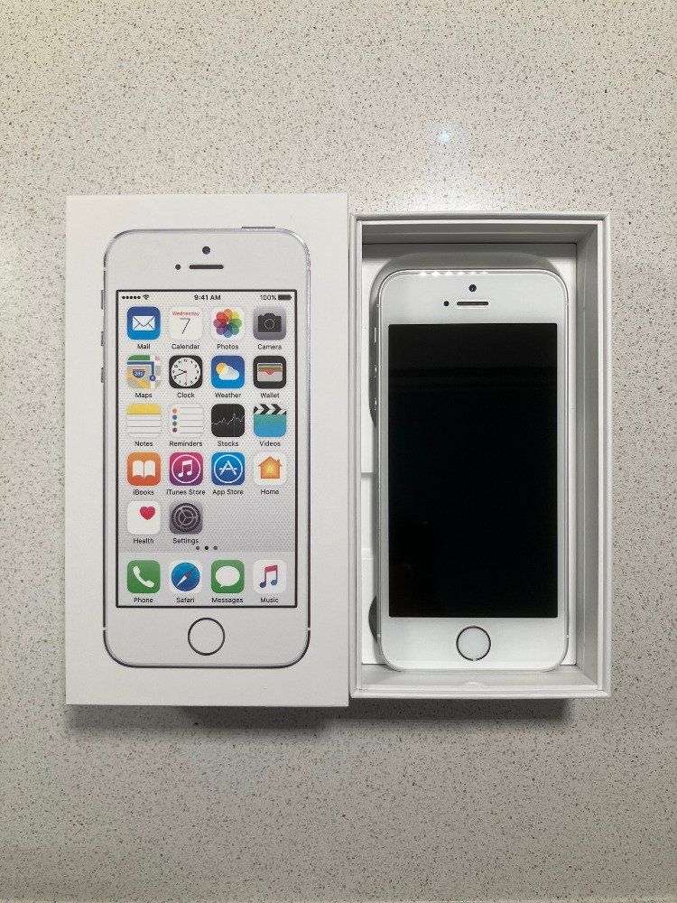 Apple Telefoni cellulari / Smartphones: Apple iPhone 5s Silver NEU OVP – Nuovo e nell'imballaggio originale da Lugano venduto da gianlu3