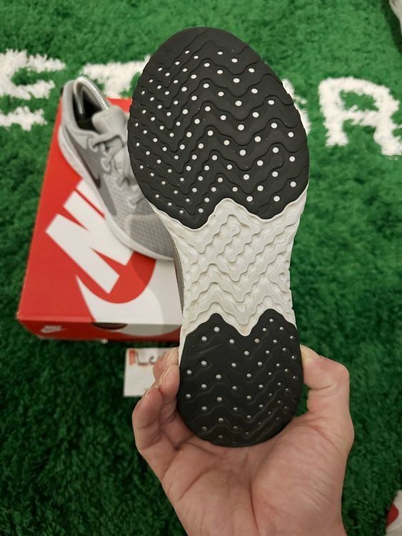 Nike Herrenschuhe: NIKE LEGEND REACT - WOLF GREY/EU37,5 – Gebraucht aus Bassersdorf von golden_sun 2