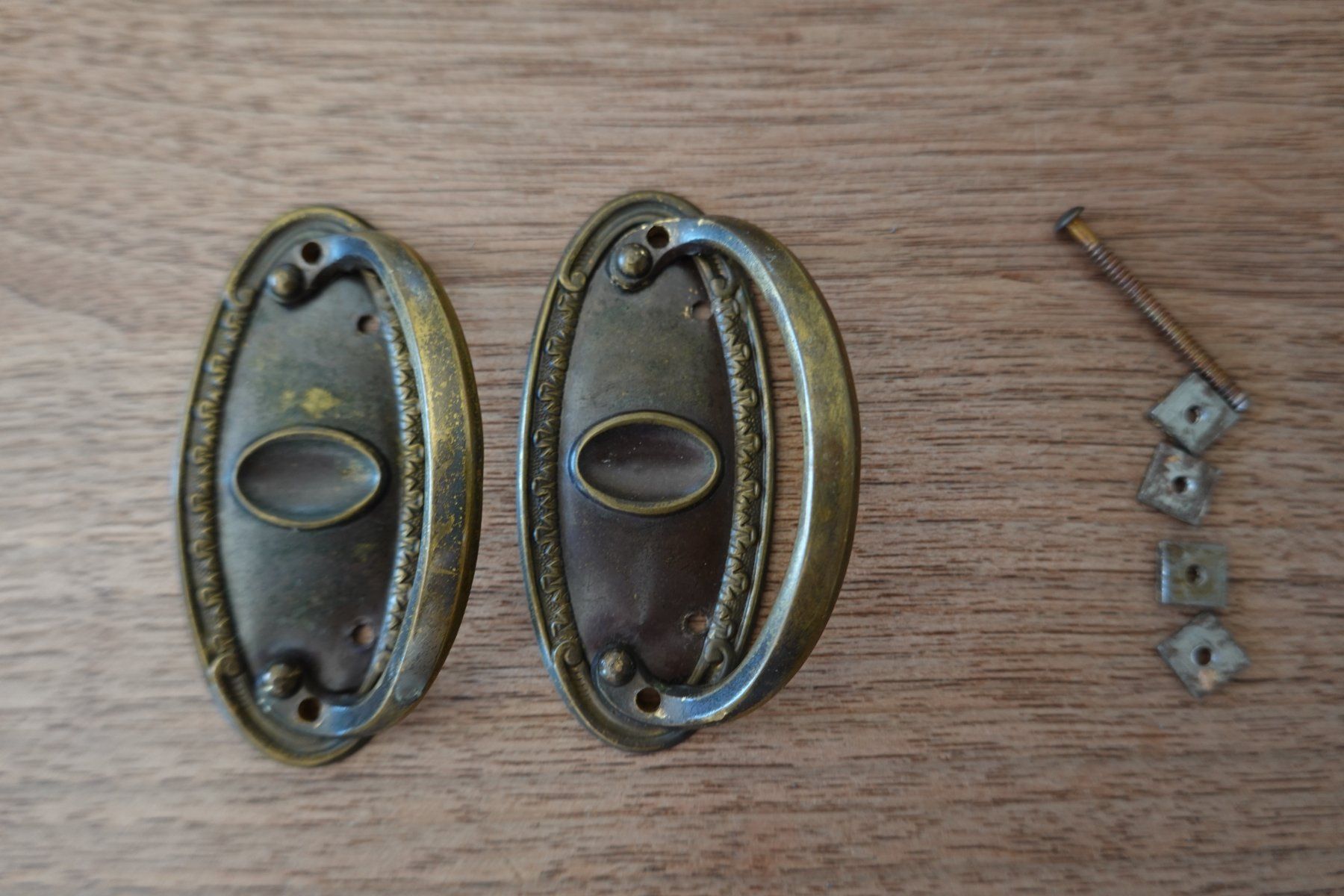 Eisenwaren: 2 Möbelgriffe - Kommodengriffe - antik vintage – Gebraucht aus Hausen AG von nordost