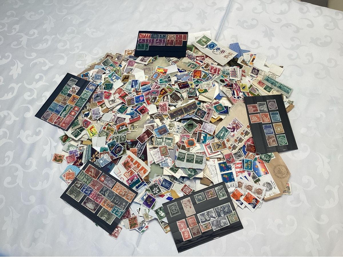 Alle Briefmarken: Lot Briefmarken Schweiz u. Weltweit ca 800 gr.Schnäppchen. – Gebraucht aus Gebenstorf von Filu1313