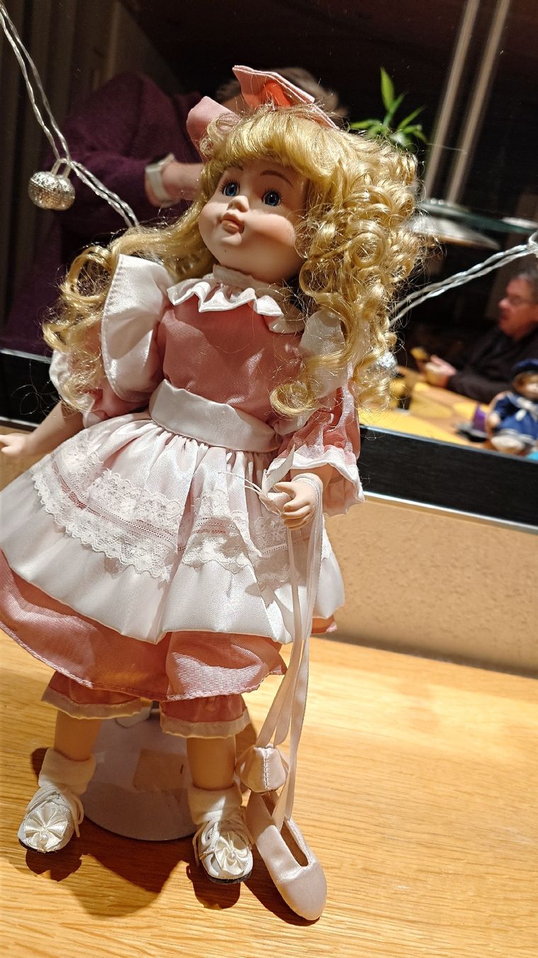 Puppen: Wunderschöne Porzellanpuppe mit Locken – Gebraucht aus Münsingen von Tuppergirl 2