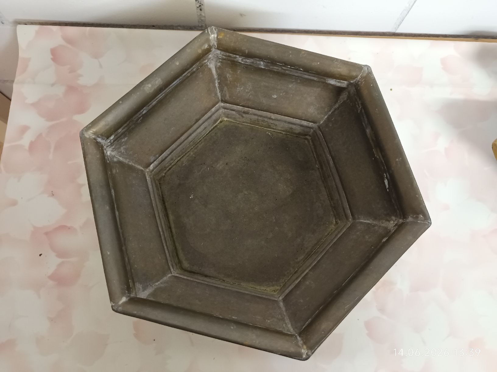 Pots de fleurs: Antiker Messing-Übertopf, 6-Eckig – D'occasion à Bergdietikon par Riviera83 1