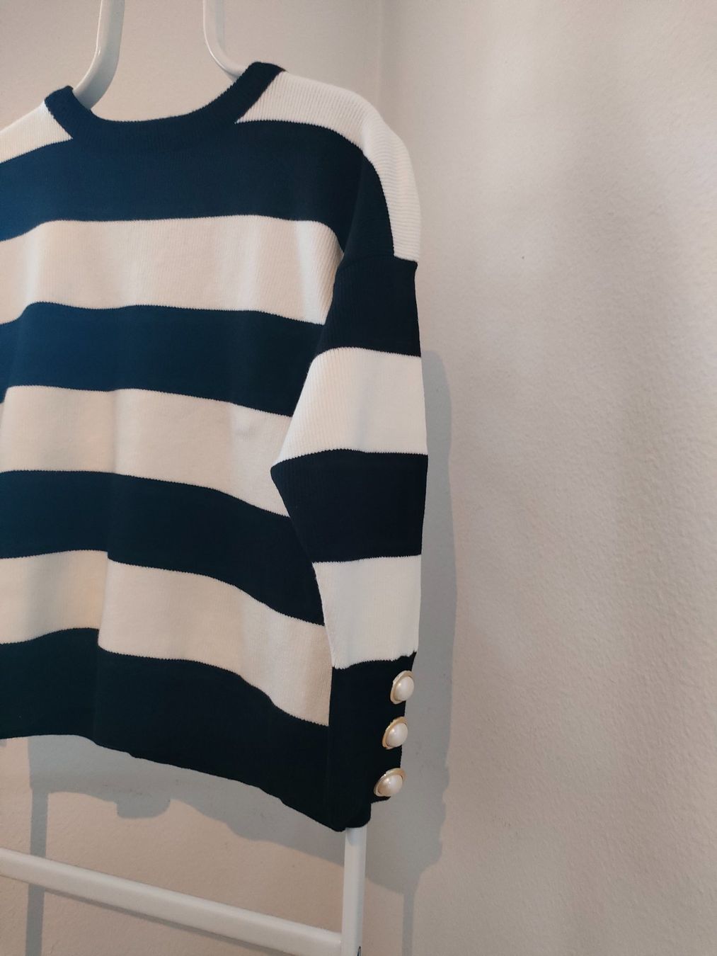 Maglioni & Felpe: Wunderschöner Damen-Pullover mit Knöpfen am Arm – Nuovo (secondo la descrizione) da Dietikon venduto da MJ_Sporting 2