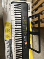Yamaha PSR-F52 Keyboard