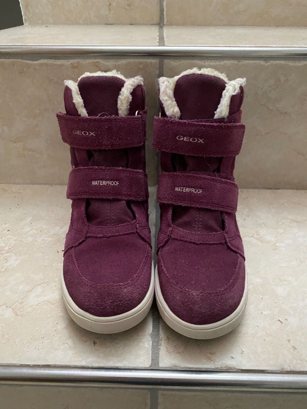 Geox Schuhe für Mädchen: Bottes grandeur 33 marque Geox – Gebraucht aus Tavannes von calimero1012