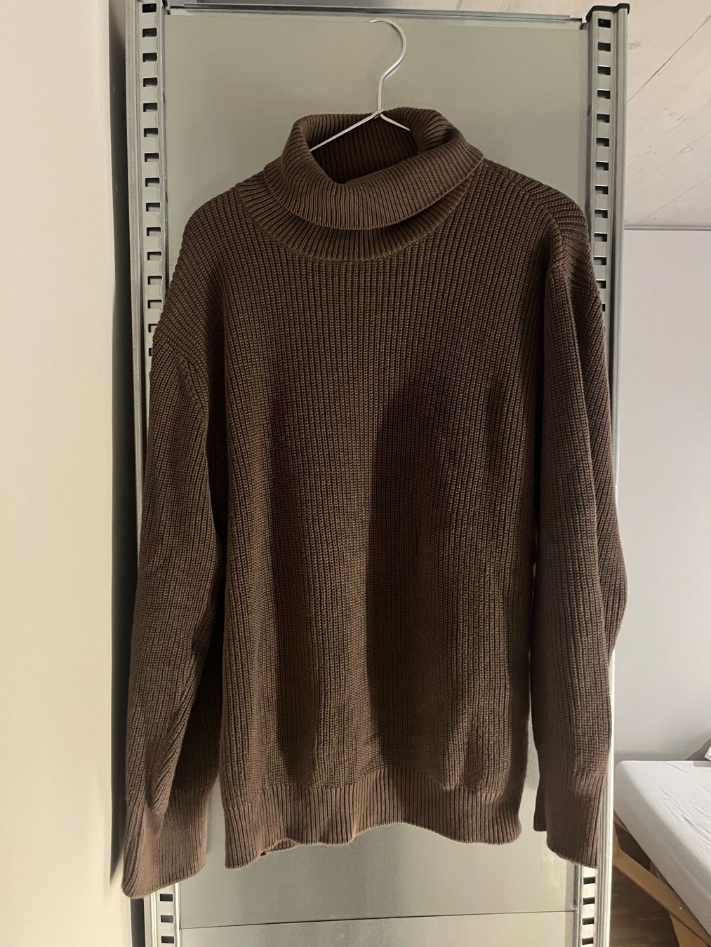 Maglioni & Felpe: Jan N June Strickpullover, Rollkragen, Grösse M, Braun – Usato da Zürich venduto da winklesi