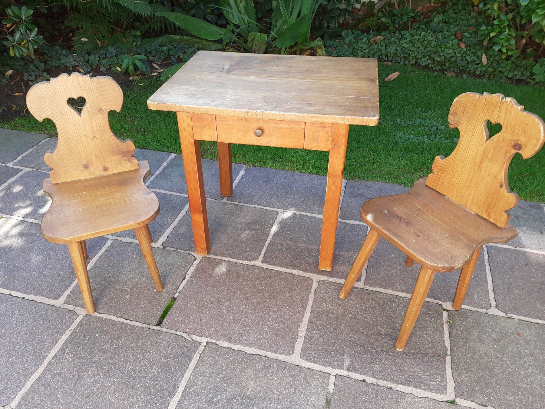 Set di tavolo e panche: Kindertischchen + 2 Stühle 1940er – Usato da Mörschwil venduto da antiksalon21 3