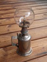 UNE LAMPE PIGEON Petroleumlampe mit Handhalterung
