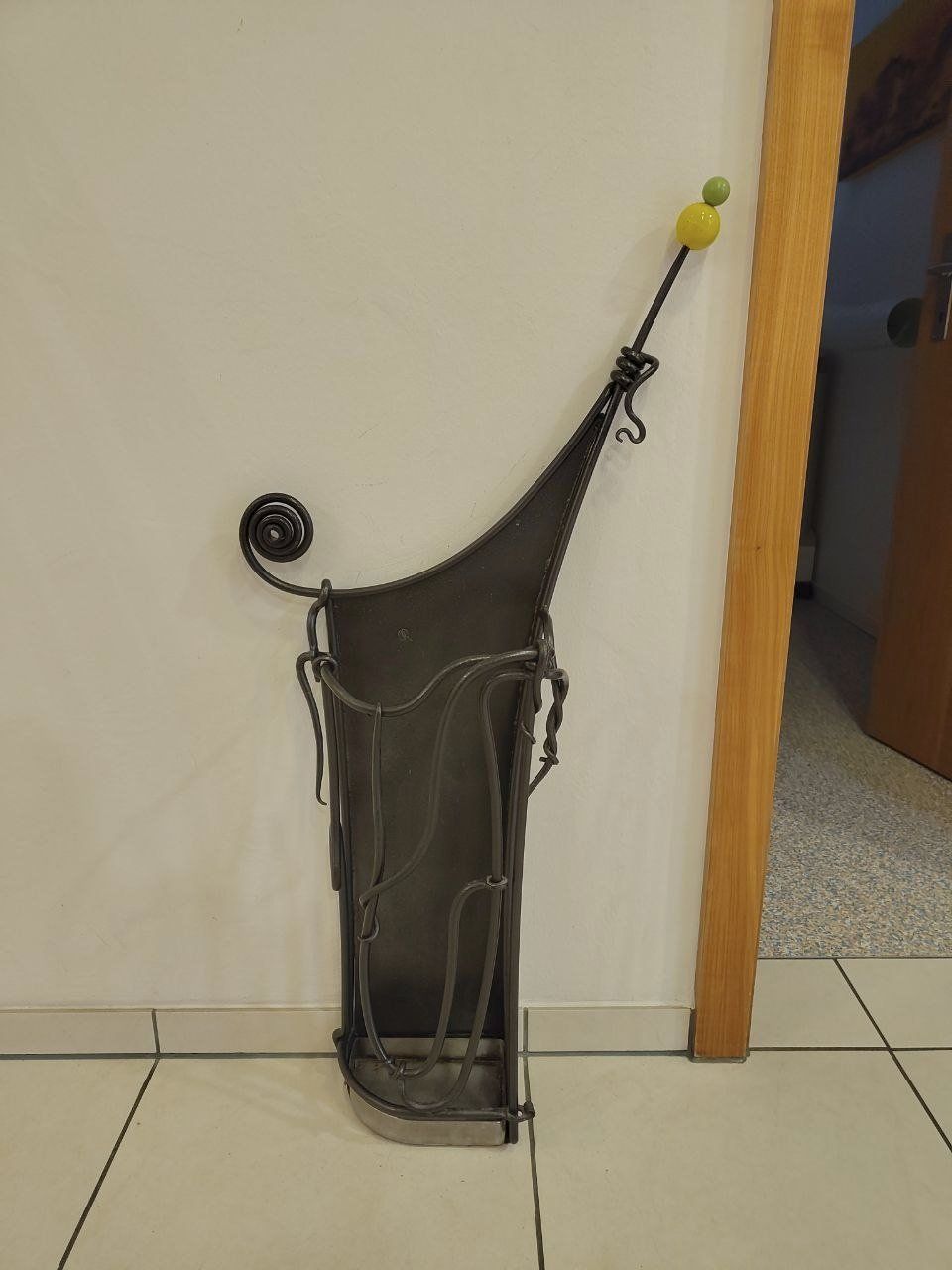Guardaroba: Garderobe und Kunsthandwerk in Einem – Usato da Blauen venduto da mat_5rfn 5