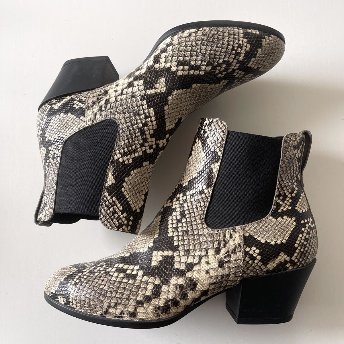 Hogan Scarpe da donna: HOGAN Boots – Usato da Emmen venduto da Avviivva_Com2023