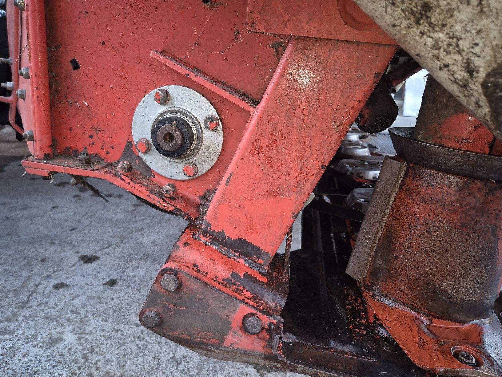 Alle Maschinen: Frontmähwerk Kuhn FC280F – Gebraucht aus Hombrechtikon von Fiatagri80-90 5