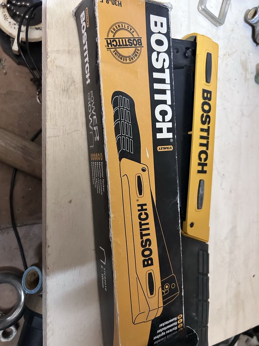 Bostitch Tous les outils: Agrafeuse Bostitch jaune  – D'occasion à zürich par pauloreal 1