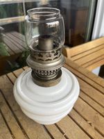 Petrol Lampe mit kleinem Glasschirm