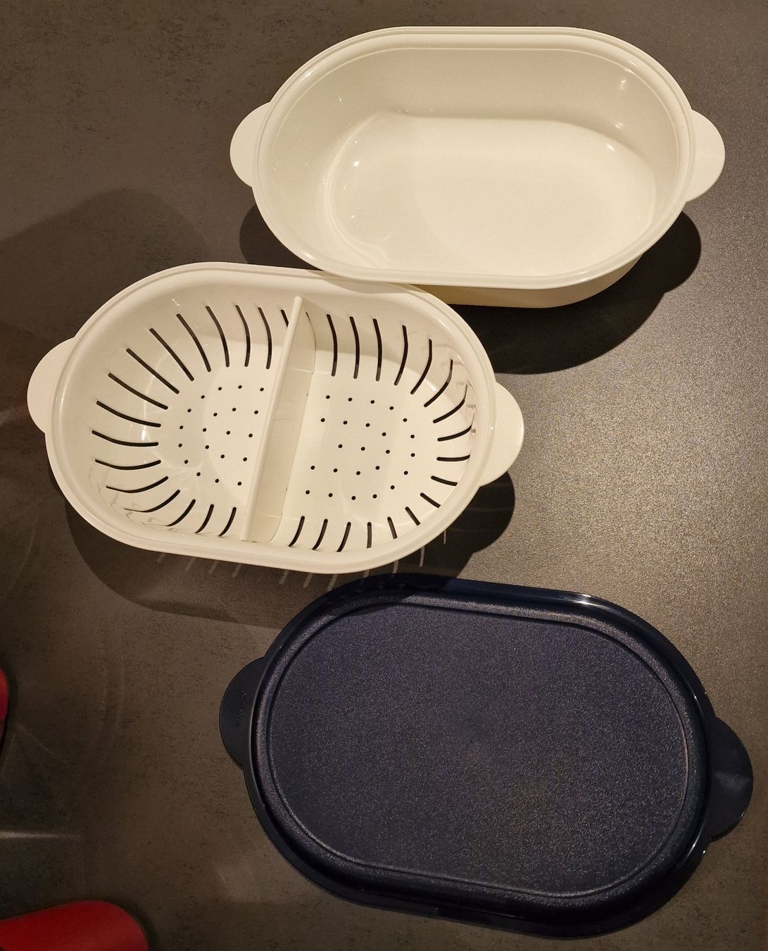 Tupperware Behälter & Ähnliches: Tupperware Super Servierstar mit Siebeinsatz und Deckel – Gebraucht aus Wohlen AG von alphons31 1