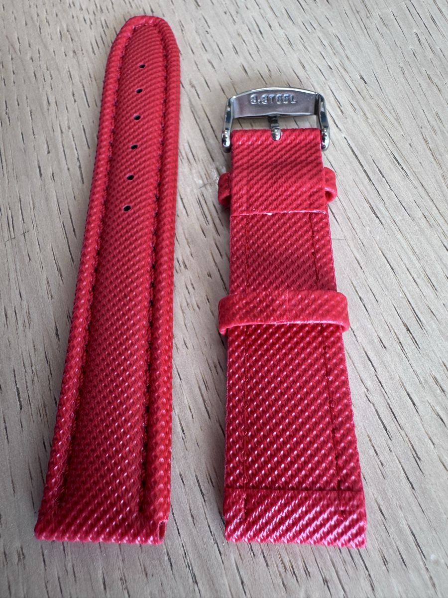 Armbänder & -reifen: Red Watch Strap 20mm - Available single or multiples – Neu und originalverpackt aus Zürich von 613_g8jy