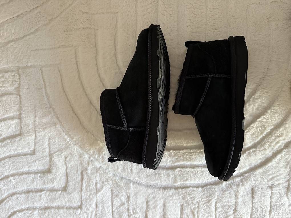 Scarpe da donna: UGG – Usato da Fleurier venduto da chl_j79q 1
