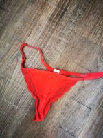 Roter String Tanga mit Spitze, Grösse S -
