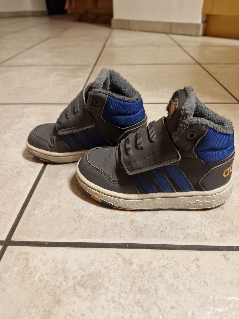 Adidas Schuhe für Jungen: Kinder schuh Gr.24 – Gebraucht aus Disentis/Mustér von epa_862v 1