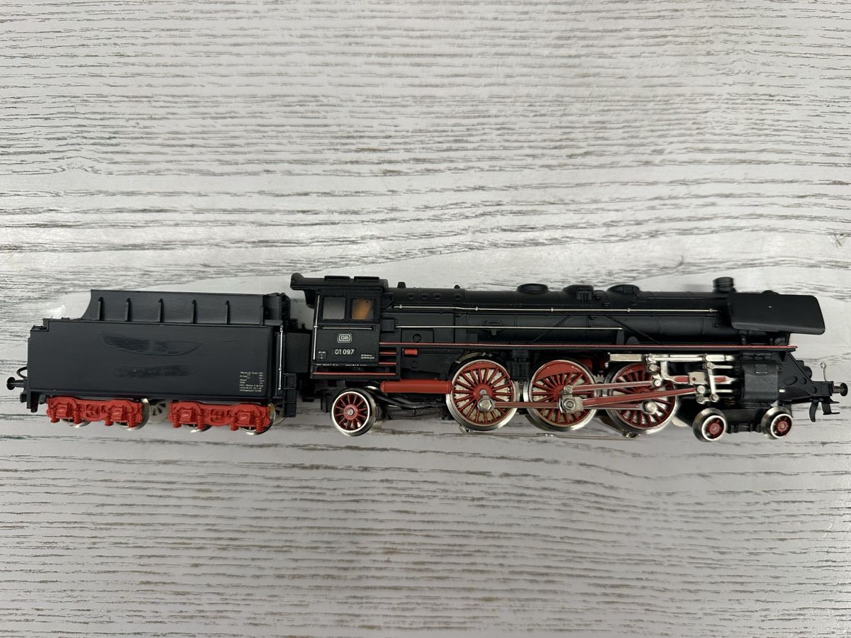 Märklin Modellini di ferrovie: Märklin 3048 DB BR 01 – Usato da Lupsingen venduto da New-Haven 3