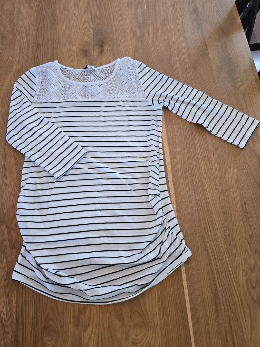 Maglioni & Felpe: 2 x Umstands-Shirts Grösse S – Usato da Zäziwil venduto da Seisler 2