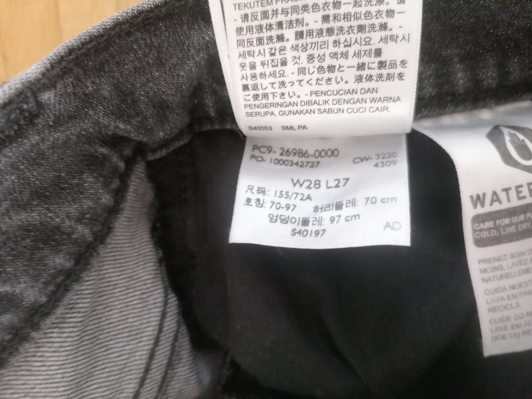 Levi's Jeans: Levi's Jeans – Nuovo e nell'imballaggio originale da Laufenburg venduto da megane1959 2
