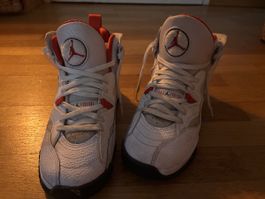 Jordan Schuhe weiss/rot Grösse 40.5 gebraucht