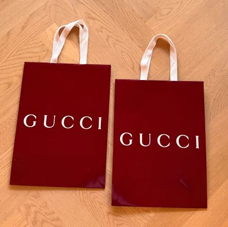GUCCI - 2 Papiertaschen, eine riesige Stofftasche mit Logo